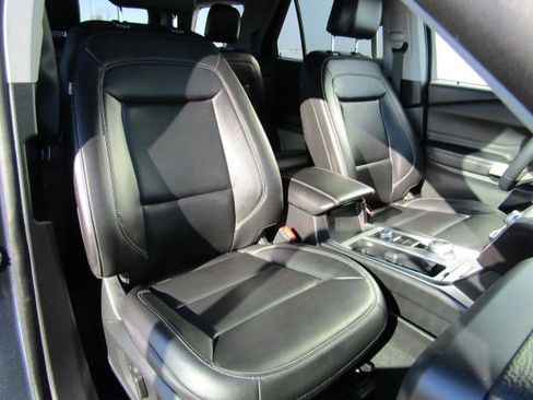 Used 2023 Ford Explorer XLT w/ Equipment Group 202A image 8
