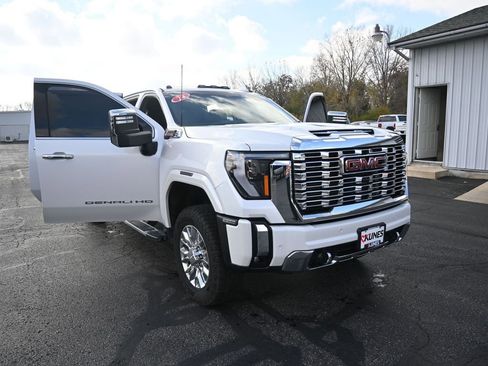 Used 2024 GMC Sierra 3500 Denali w/ Denali Reserve Package image 45