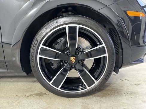 Certified 2023 Porsche Cayenne Turbo AWD/4WD image 15