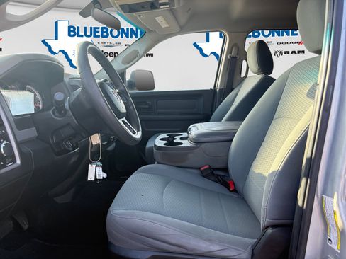 Used 2018 RAM 2500 Tradesman w/ Chrome Appearance Group AWD/4WD image 11