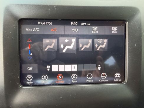 Used 2019 Jeep Cherokee Latitude Plus FWD image 25