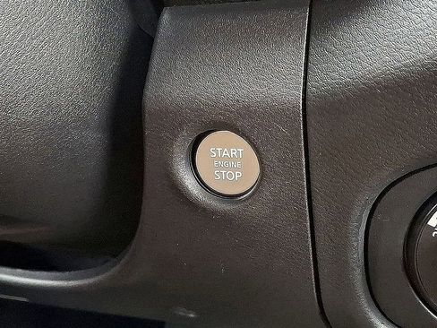 Used 2022 Nissan Frontier PRO-4X image 26