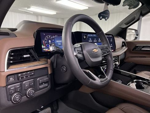 Certified 2025 Chevrolet Tahoe High Country AWD/4WD image 10