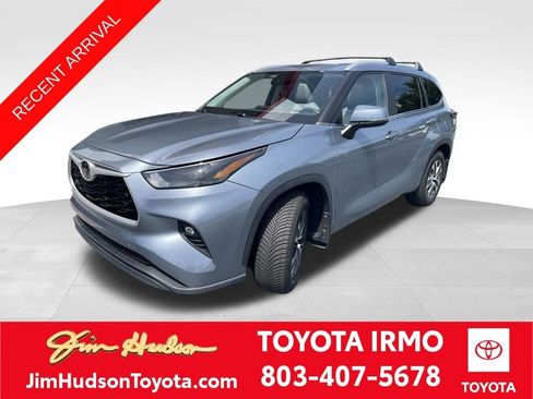 Used 2023 Toyota Highlander XLE FWD image 1