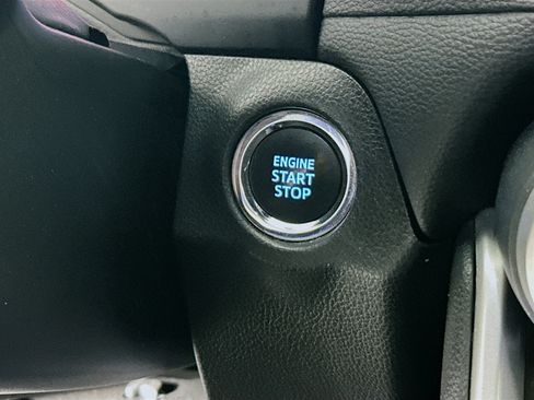 Used 2021 Toyota RAV4 XLE FWD image 20