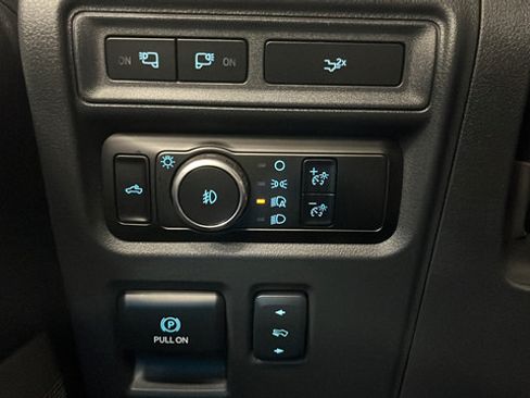 Used 2024 Ford F150 Lariat AWD/4WD image 33