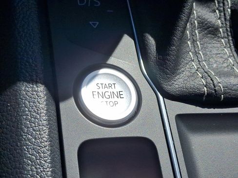 Used 2023 Volkswagen Atlas Cross Sport SE FWD image 22