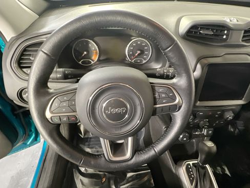 Used 2022 Jeep Renegade Latitude w/ Convenience Group AWD/4WD image 11