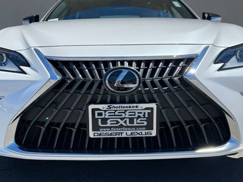 Used 2025 Lexus ES 300h w/ Premium Package FWD image 4