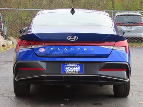 Used 2025 Hyundai Elantra SEL image 17