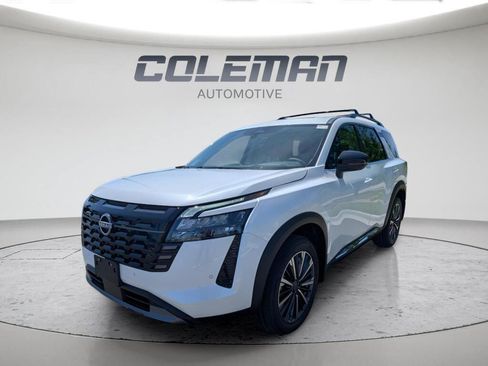 New 2026 Nissan Pathfinder Platinum w/ Cargo Package AWD/4WD image 2