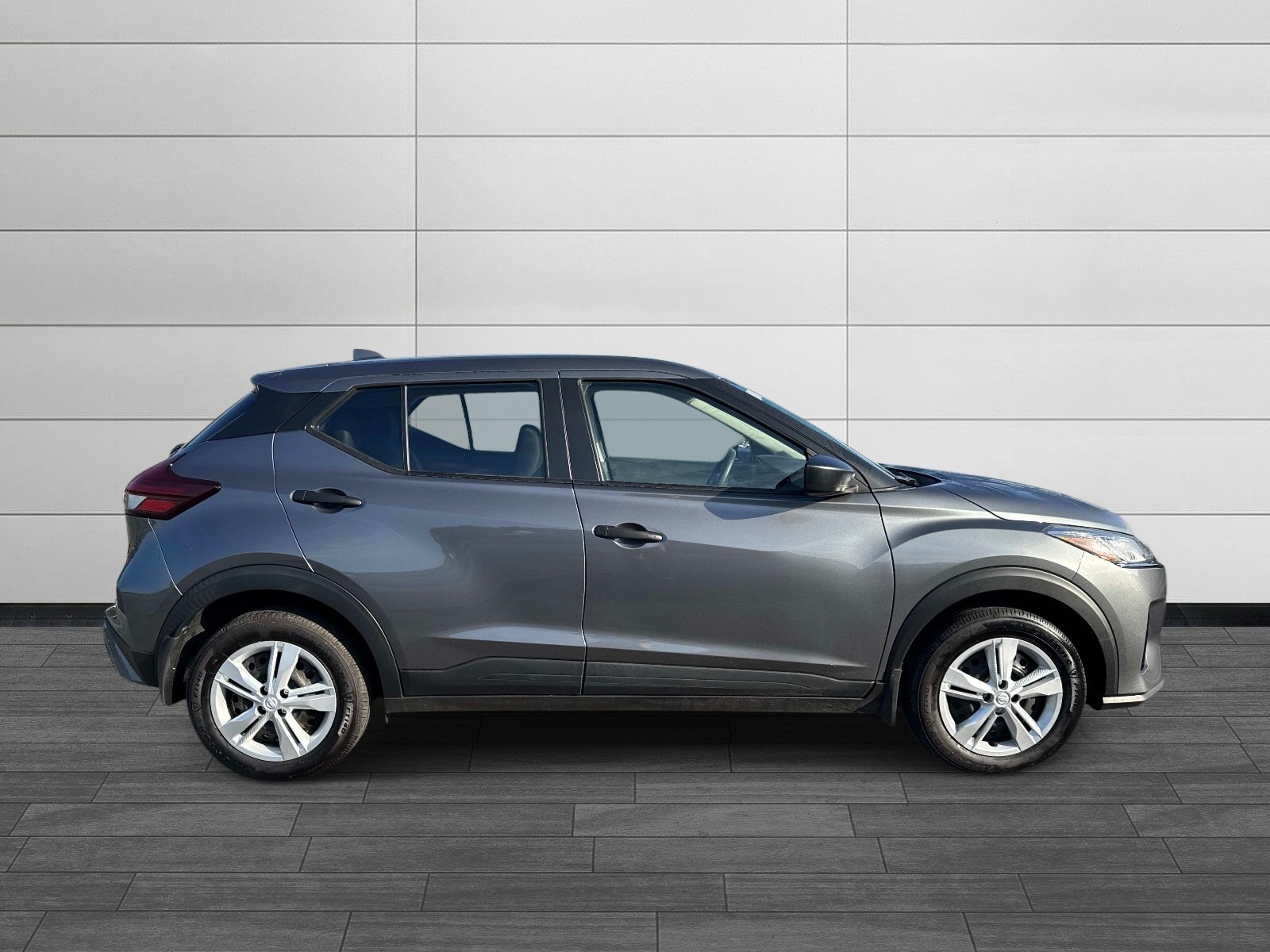 Used 2025 Nissan Kicks Play S FWD image 2