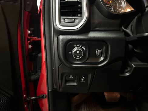 Used 2020 RAM 1500 Big Horn AWD/4WD image 34