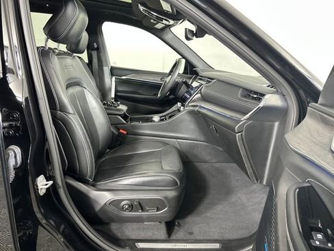 Used 2023 Jeep Grand Cherokee Overland image 28