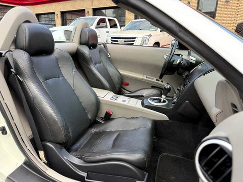 Used 2004 Nissan 350Z Touring image 8