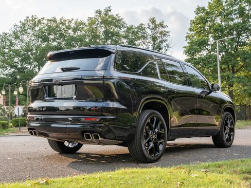 Used 2024 Chevrolet Traverse RS w/ LPO, Floor Liner Package FWD image 5