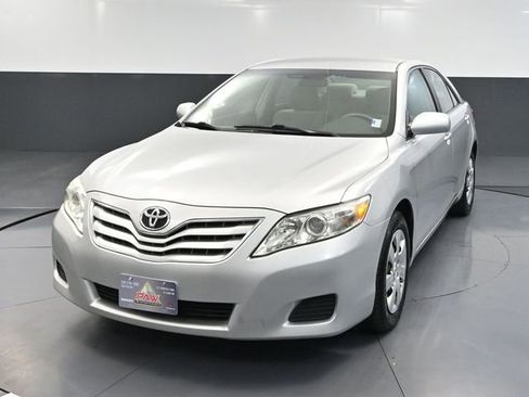 Used 2011 Toyota Camry LE image 10