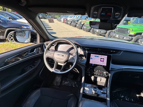 Used 2022 Jeep Grand Cherokee Trailhawk image 34