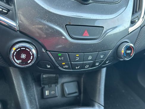 Used 2018 Chevrolet Cruze LT w/ Convenience Package FWD image 27