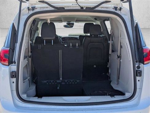 Used 2023 Chrysler Pacifica Touring-L FWD image 6