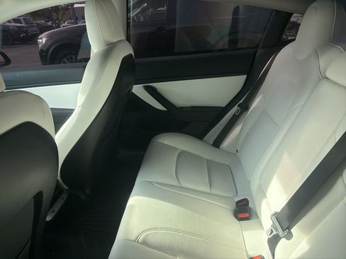 Used 2020 Tesla Model 3 Standard Range Plus image 9
