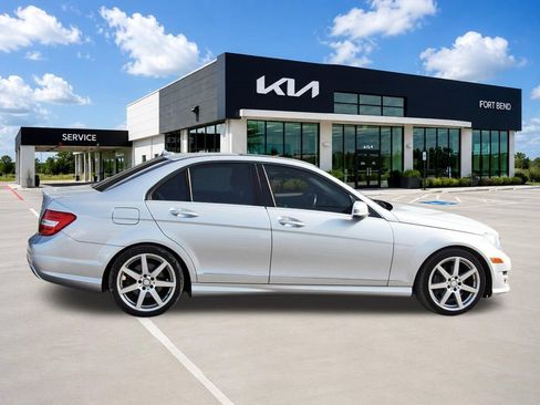 Used 2014 Mercedes-Benz C 250 Sedan image 4