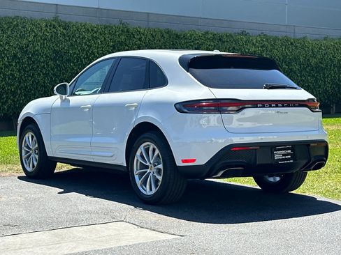 Certified 2025 Porsche Macan AWD/4WD image 3
