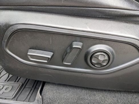 Used 2022 Jeep Grand Cherokee Limited image 50