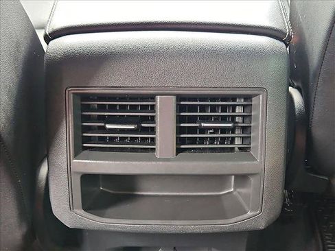 Used 2023 Volkswagen Atlas Cross Sport SE FWD image 23