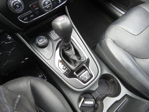 Used 2019 Jeep Cherokee Limited w/ Technology Group image 24