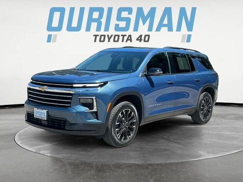 Used 2025 Chevrolet Traverse LT w/ Enhanced Driving Package FWD image 3