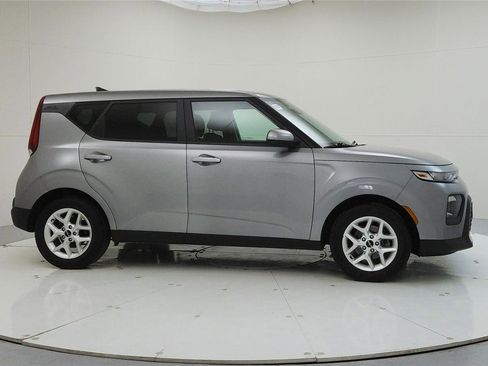 Used 2022 Kia Soul LX w/ Technology Package image 8