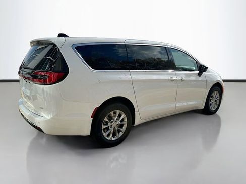 New 2026 Chrysler Pacifica Select image 6