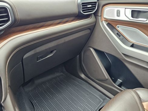 Used 2023 Ford Explorer King Ranch w/ Technology Package image 29