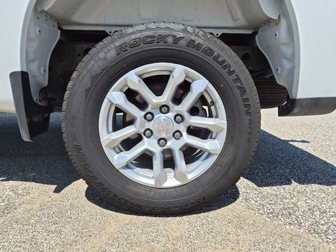 Used 2024 Chevrolet Silverado 1500 LT AWD/4WD image 9