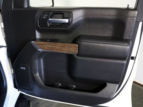 Used 2020 Chevrolet Silverado 1500 High Country w/ Technology Package AWD/4WD image 32