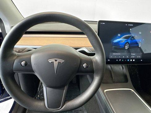 Used 2022 Tesla Model Y Long Range image 10