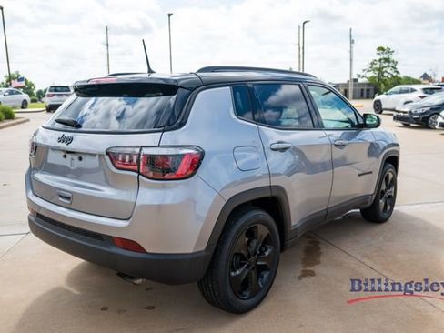 Used 2018 Jeep Compass Latitude FWD image 5