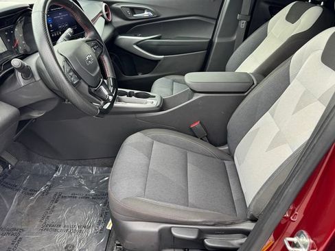 Certified 2024 Chevrolet Trax RS w/ Sunroof Package FWD image 12
