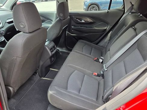 Used 2024 GMC Terrain SLE w/ Driver Convenience Package FWD image 9