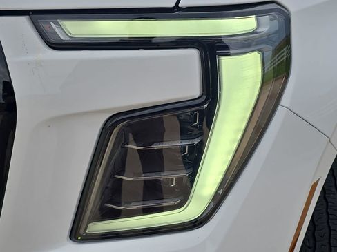 Used 2025 GMC Yukon XL AT4 w/ AT4 Premium Package AWD/4WD image 31