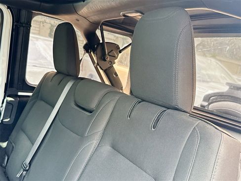 Used 2021 Jeep Wrangler Unlimited Sahara image 28