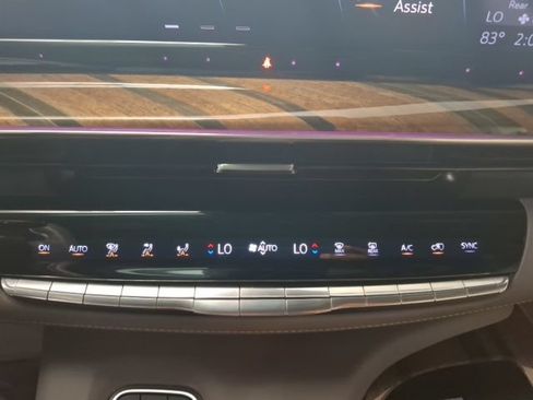 Used 2022 Cadillac Escalade Sport Platinum RWD image 32