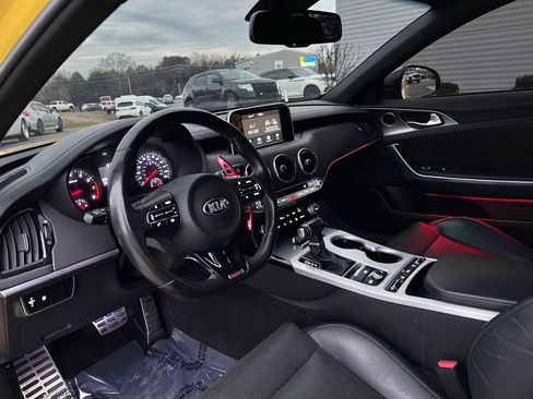 Used 2018 Kia Stinger GT image 12