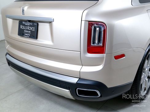 Used 2019 Rolls-Royce Cullinan image 46