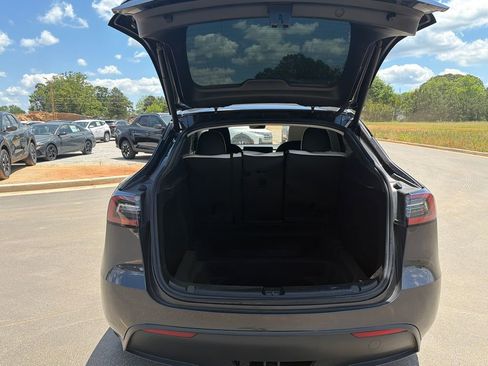 Used 2024 Tesla Model Y Long Range AWD/4WD image 18