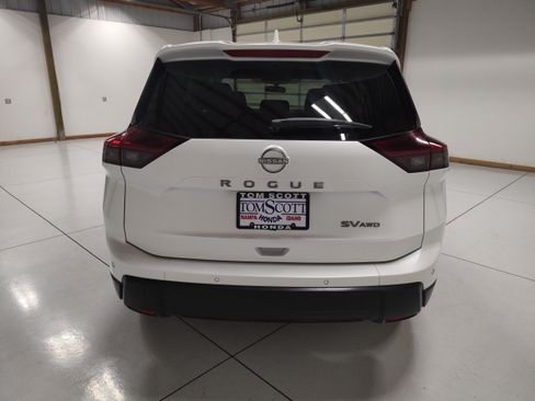 Used 2024 Nissan Rogue SV AWD/4WD image 12