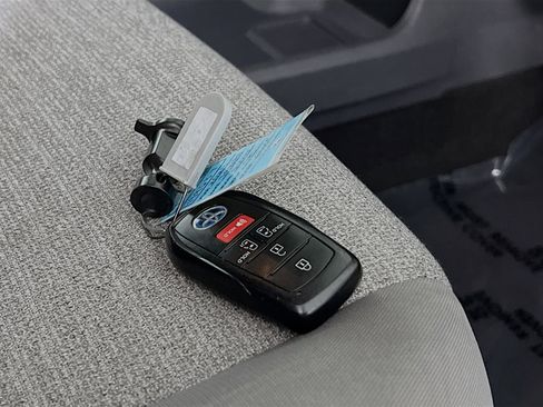 Used 2024 Toyota Sienna LE image 36