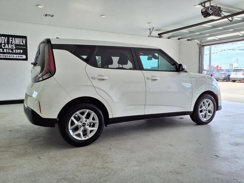 Used 2024 Kia Soul LX w/ Option Group 015 FWD image 17