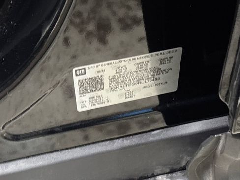 Used 2024 GMC Terrain SLE w/ Driver Convenience Package image 16